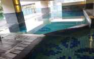 Kolam Renang 2 La Grande Apartment by Queen