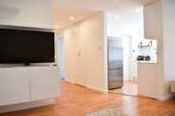 ห้องนอน Light And Airy 2 Bedroom North Bondi Apartment