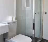 Toilet Kamar 5 Light And Airy 2 Bedroom North Bondi Apartment