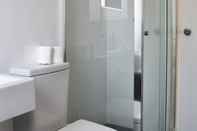 In-room Bathroom Light And Airy 2 Bedroom North Bondi Apartment