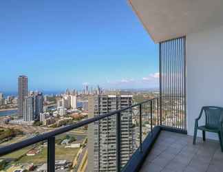 Kamar Tidur 2 Spacious 3 Bedroom Apartment on the 39th Floor With Pool