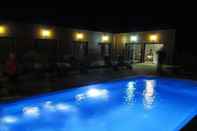 Swimming Pool Les Abris du Chateau