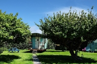 Exterior Cosy Shepherds Hut nr Kynance Cove