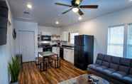 Common Space 7 Downtown View Cozy 2br/1ba Home Sleeps 8