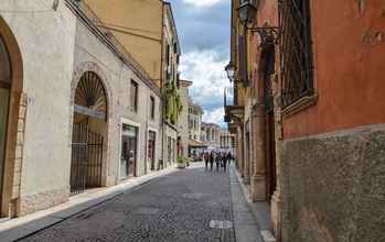 Bangunan 4 Arena di Verona Rensi Italianflat