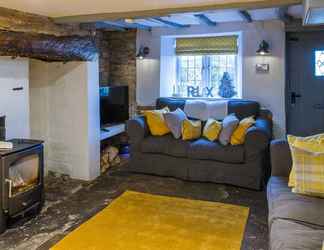 Lobby 2 Cosy 2 Bedroom Cottage With Log-burner & Parking