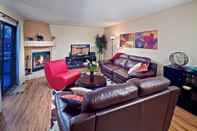 Common Space Tempe Escape · Prime Location, Sparkling Pool, Bbq, Tennis Court