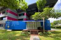 Bên ngoài Shipping Container Hotel @ One-North