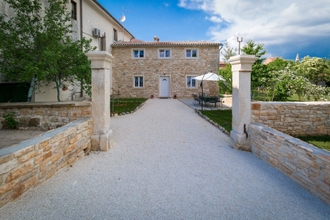 Exterior 4 Stone house Furlani with a lovely garden