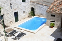 Swimming Pool Rustic Villa Sanvincenti