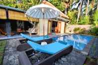 Kolam Renang Coco Garden Pool Villas