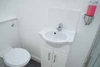 In-room Bathroom Beckenham High Street