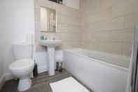 In-room Bathroom Kirkstall Serviced Apartments Leeds