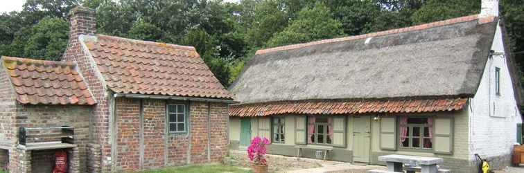 Exterior Snug, Authentic Farm House With Trampoline and Table Tennis, Peaceful