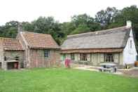 Exterior Snug, Authentic Farm House With Trampoline and Table Tennis, Peaceful