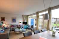 Ruang untuk Umum Nice Holiday Home in Voorburg Near the Sea