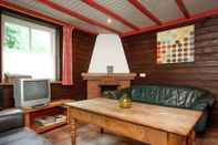 Ruang untuk Umum Cozy Group House in Reusel in a Natural Environment