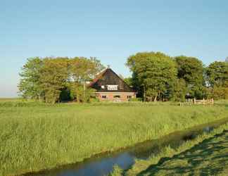 Exterior 2 Rural Holiday Home in the Frisian Workum With a Lovely Sunny Terrace