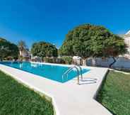 Swimming Pool 2 ES Romani