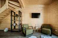 Ruang untuk Umum Beautiful Wooden Chalet in Rattendorf With Garden