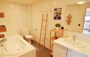 Toilet Kamar 6 Luxurious Holiday Home in Profondeville Ardennes With Sauna