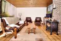 ล็อบบี้ Cosy Holiday Home in Nadrin With Private Terrace