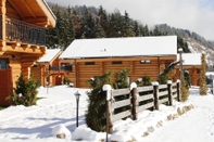 Bangunan Lovely Chalet With Lush Green View in Carinthia