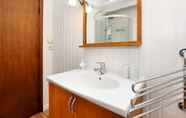 Toilet Kamar 7 Peaceful Holiday Home in Nonceveux With Swimming Pool, BBQ