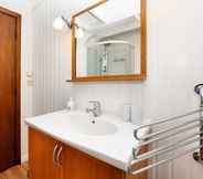 In-room Bathroom 7 Peaceful Holiday Home in Nonceveux With Swimming Pool, BBQ