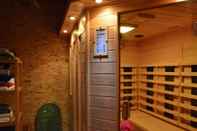 สิ่งอำนวยความสะดวกด้านความบันเทิง Cozy Holiday Home in Odeigne With Sauna