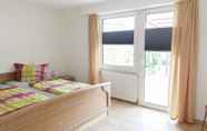 Kamar Tidur 4 Magnificent Holiday Home in Reil Germany With Garden