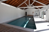 สระว่ายน้ำ Charming Villa With Indoor Swimming Pool, Near the Beach and Town Centre