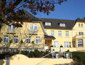 Exterior 2 Quaint Apartment with Balcony in Bad Pyrmont near River