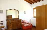 Kamar Tidur 2 Cosy Farmhouse in Quarrata With Whirlpool