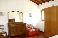 Kamar Tidur Cosy Farmhouse in Quarrata With Whirlpool