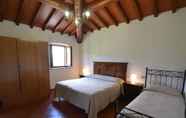 Kamar Tidur 4 Cosy Farmhouse in Quarrata With Whirlpool