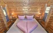 Bilik Tidur 5 Comfortable Wooden Holiday Home With hot Tub, Sauna, Terrace and Private Garden