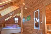 ห้องนอน Comfortable Wooden Holiday Home With hot Tub, Sauna, Terrace and Private Garden