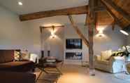 Ruang Umum 7 Stylish Farmhouse in Nieuwleusen With Private Garden and Sauna