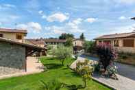 Exterior Farmhouse in Perugia with Hot Tub, Swimming Pool, Garden, BBQ