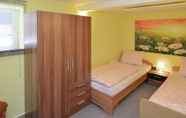 Kamar Tidur 4 Bright Holiday Home in Schnett With Private Garden