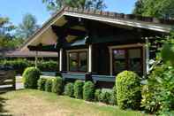 Bên ngoài Luxurious Chalet in Guelders by the Forest