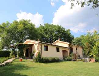 Exterior 2 Tranquil Holiday Home in Selci With Swimming Pool