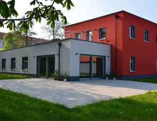 Bangunan 2 Modern Apartment With Private Roof Terrace in Bad Tabarz, in Thuringia