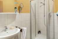 Toilet Kamar Lovely Apartment in Morz With Garden & Balcony