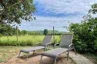 Kolam Renang Cozy Holiday Home in Spijk With Meadow View