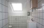 Toilet Kamar 4 Cozy Holiday Home in Spijk With Meadow View