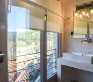 In-room Bathroom 5 Secluded Mountain Refuge - Theonimfi Paradise Gem