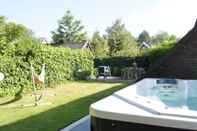 Entertainment Facility Cozy Holiday Home with Hot Tub in Lauwersoog by Lake
