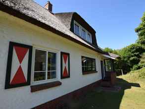 Exterior 4 Beautiful Dune Villa With Thatched Roof on Ameland, 800 Meters From the Beach
